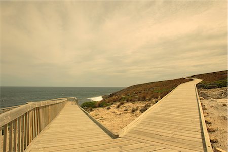 Peaceful Scene of a Beach Wooden Pathway Foto de stock - Con derechos protegidos, Código: 859-03039753