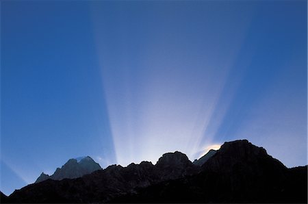 simsearch:859-03044080,k - Clouds over Mountains Foto de stock - Con derechos protegidos, Código: 859-03044050