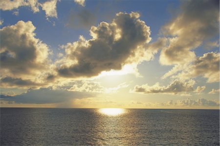 simsearch:859-03044080,k - Beautiful Ocean Evening with Setting Sun Foto de stock - Con derechos protegidos, Código: 859-03044126