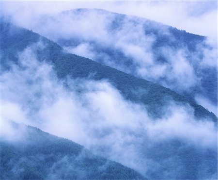 simsearch:859-03043664,k - Nuages des montagnes Photographie de stock - Rights-Managed, Code: 859-03044136