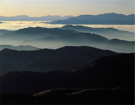 simsearch:859-03044080,k - Clouds among Mountains Foto de stock - Con derechos protegidos, Código: 859-03044215