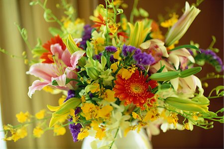 simsearch:859-03040039,k - Vase of beautiful Flowers Foto de stock - Con derechos protegidos, Código: 859-03040038