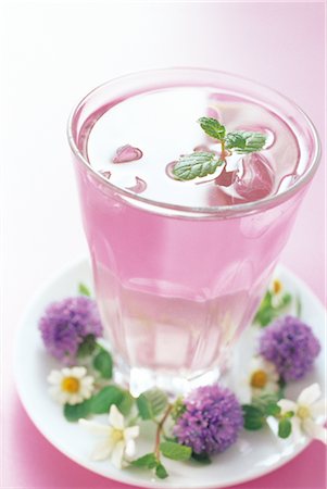 simsearch:859-03041327,k - Glass Of Pink Herb Tea Stock Photo - Rights-Managed, Code: 859-03041273