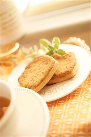 simsearch:859-03041327,k - Tea And Cookies On Table Stock Photo - Rights-Managed, Code: 859-03041298