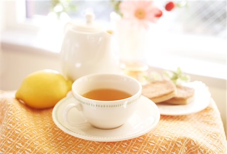 simsearch:859-03041327,k - Afternoon Tea With Cookies Stock Photo - Rights-Managed, Code: 859-03041292