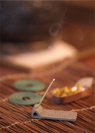 peaceful human - Incense Stick On Reed Mat Foto de stock - Con derechos protegidos, Código: 859-03041376