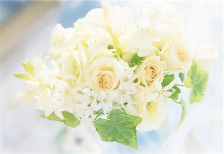 simsearch:859-03041462,k - Arranged Flowers With White Roses Stock Photo - Rights-Managed, Code: 859-03041545