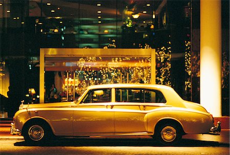 Limousine Parked Infornt Of An Entrance Stock Photo - Rights-Managed, Code: 859-03041744