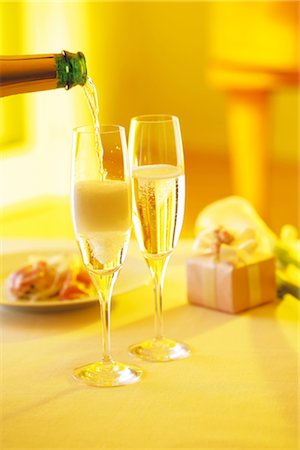 simsearch:859-03041462,k - Two Glasses Of Champagne Stock Photo - Rights-Managed, Code: 859-03041804