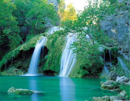 simsearch:859-03042171,k - Wasserfall im Wald Stockbilder - Lizenzpflichtiges, Bildnummer: 859-03042183