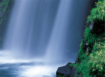simsearch:859-03042286,k - Waterfall in Forest Foto de stock - Con derechos protegidos, Código: 859-03042237