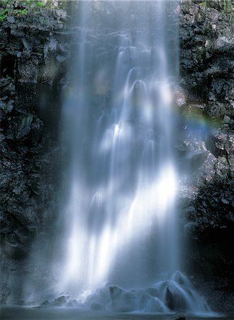 Wasserfall im Wald Stockbilder - Lizenzpflichtiges, Bildnummer: 859-03042305