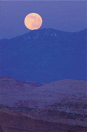 parco nazionale di capitol reef - Scenic View Of Moon Fotografie stock - Rights-Managed, Codice: 859-03043690