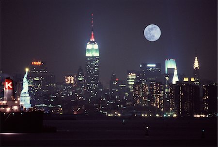 simsearch:859-03043693,k - Lune sur Manhattan, New York Photographie de stock - Rights-Managed, Code: 859-03043733