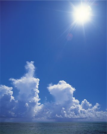 simsearch:859-03041676,k - Sun And Clouds over the sea Fotografie stock - Rights-Managed, Codice: 859-03043855