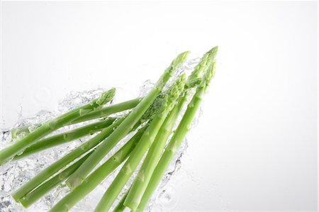 simsearch:859-03598694,k - Green Asparagus Splashing In To Water Stock Photo - Rights-Managed, Code: 859-03598624