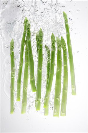 simsearch:859-03598694,k - Green Asparagus Splashing In To Water Stock Photo - Rights-Managed, Code: 859-03598622