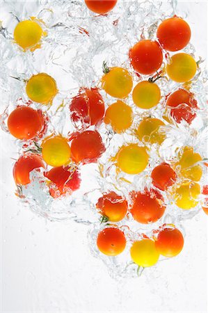 simsearch:859-03598694,k - Cherry Tomatoes Splashing In To Water Stock Photo - Rights-Managed, Code: 859-03598639