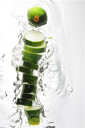 simsearch:859-03598694,k - Zucchinis Splashing In To Water Stock Photo - Rights-Managed, Code: 859-03598653