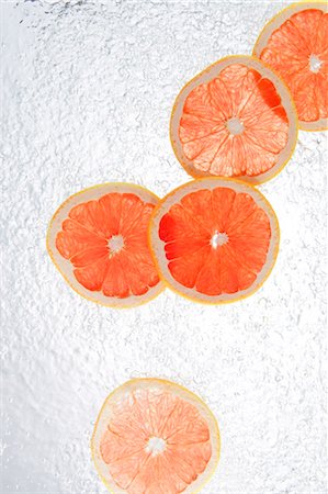 fruit splashes water - Grapefruits Splashing In To Water Stock Photo - Rights-Managed, Code: 859-03598669