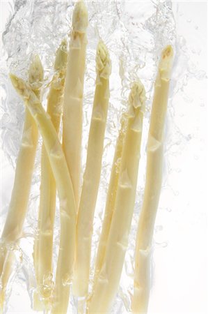 simsearch:859-03598694,k - White Asparagus Splashing In To Water Stock Photo - Rights-Managed, Code: 859-03598674