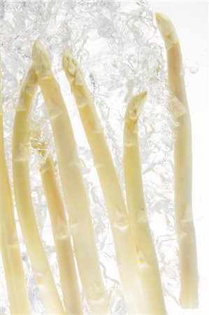 simsearch:859-03598694,k - White Asparagus Splashing In To Water Stock Photo - Rights-Managed, Code: 859-03598675
