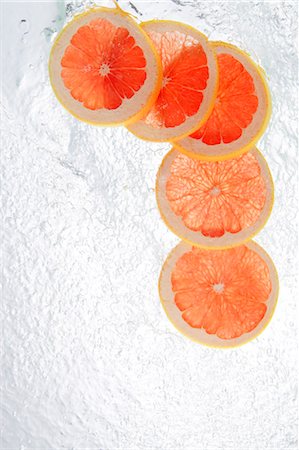 Grapefruits Splashing In To Water Stock Photo - Rights-Managed, Code: 859-03598670