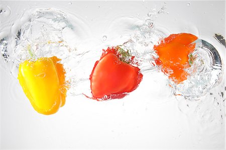 paprika photography - Paprika Splashing In To Water Stock Photo - Rights-Managed, Code: 859-03598686