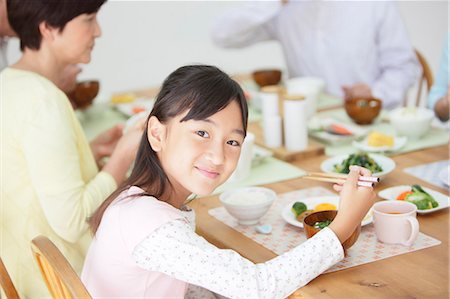 Famille japonaise manger de petit déjeuner Photographie de stock - Rights-Managed, Code: 859-03598758