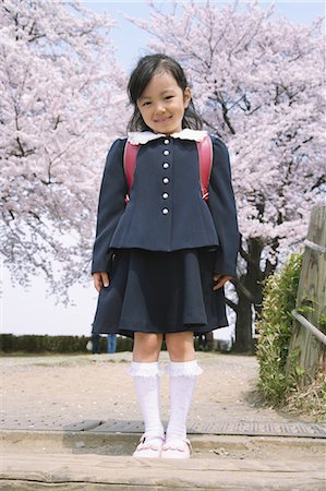 school girl environment - Écolière japonaise debout dans le parc Photographie de stock - Rights-Managed, Code: 859-03599003