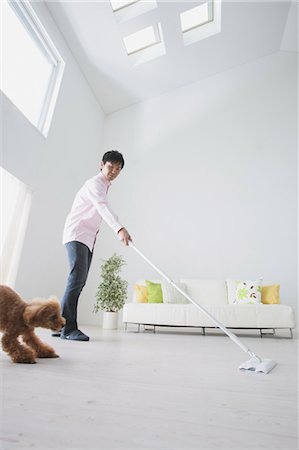 pano de chão - Japanese Man Cleaning Foto de stock - Direito Controlado, Número: 859-03599801