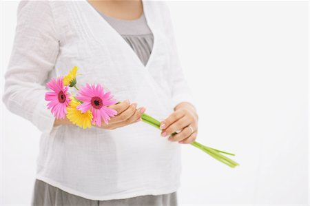 simsearch:859-03600068,k - Midsection of Pregnant Woman Holding Flowers Fotografie stock - Rights-Managed, Codice: 859-03600074