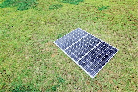 simsearch:859-03600164,k - Solar-Panel auf dem Rasen Stockbilder - Lizenzpflichtiges, Bildnummer: 859-03600099