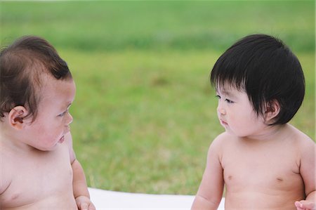 simsearch:859-03600176,k - Babies Face To Face Stock Photo - Rights-Managed, Code: 859-03600137
