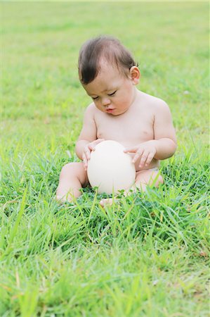 Baby Looking At An Egg Of Ostrich Stock Photo - Rights-Managed, Code: 859-03600145