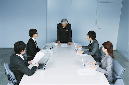 président (directeur) - Des collègues à une réunion Photographie de stock - Rights-Managed, Code: 859-03600424