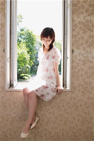 simsearch:859-03601258,k - Japanese Woman Sitting Near The Window Stock Photo - Rights-Managed, Code: 859-03601222