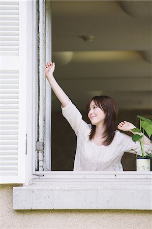 simsearch:859-03601258,k - Japanese Woman Looking Outside Stock Photo - Rights-Managed, Code: 859-03601235