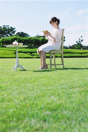 simsearch:859-03601258,k - Japanese Woman Having Tea Stock Photo - Rights-Managed, Code: 859-03601248