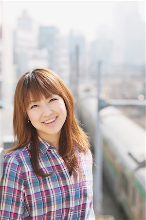 simsearch:859-03598912,k - Young Woman in Urban Setting Stock Photo - Rights-Managed, Code: 859-03730573