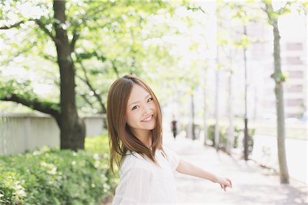simsearch:859-03730657,k - Japanese Teenage Girl in Park Foto de stock - Con derechos protegidos, Código: 859-03730605