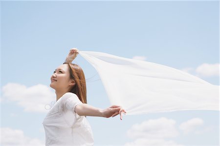 sábana - Japanese Woman Feeling Wind Foto de stock - Con derechos protegidos, Código: 859-03730656