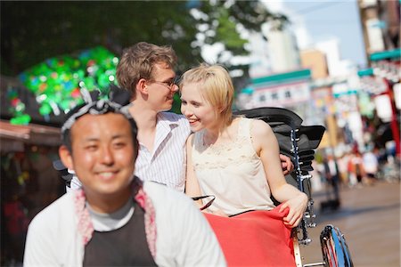 simsearch:859-03730889,k - Young Couple Sitting In Rickshaw In Asakusa, Japan Foto de stock - Con derechos protegidos, Código: 859-03730835