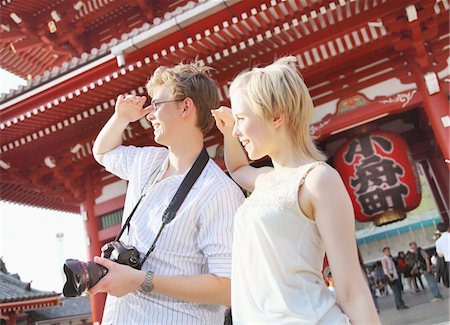 simsearch:859-03730841,k - Young Couple Sightseeing In Japan Fotografie stock - Rights-Managed, Codice: 859-03730857