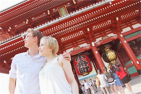 simsearch:859-03730841,k - Young Couple Sightseeing In Japan Fotografie stock - Rights-Managed, Codice: 859-03730858