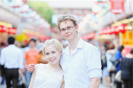 Young Couple Sightseeing In Japan Foto de stock - Con derechos protegidos, Código: 859-03730886