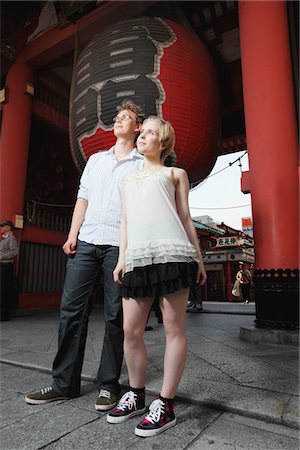 simsearch:693-03312841,k - Young Couple Sightseeing In Japan Fotografie stock - Rights-Managed, Codice: 859-03730892