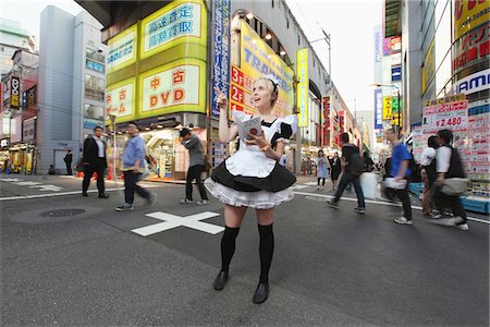 people crossing the intersection - Maid Reading Guidebook Stock Photo - Rights-Managed, Code: 859-03730920