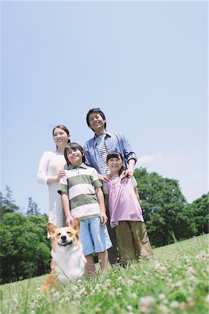 simsearch:859-03755349,k - Japanese Family With Corgi Dog In a Park Stock Photo - Rights-Managed, Code: 859-03755339