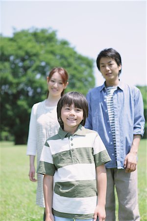 simsearch:693-06020819,k - Portrait de famille japonaise Photographie de stock - Rights-Managed, Code: 859-03755330